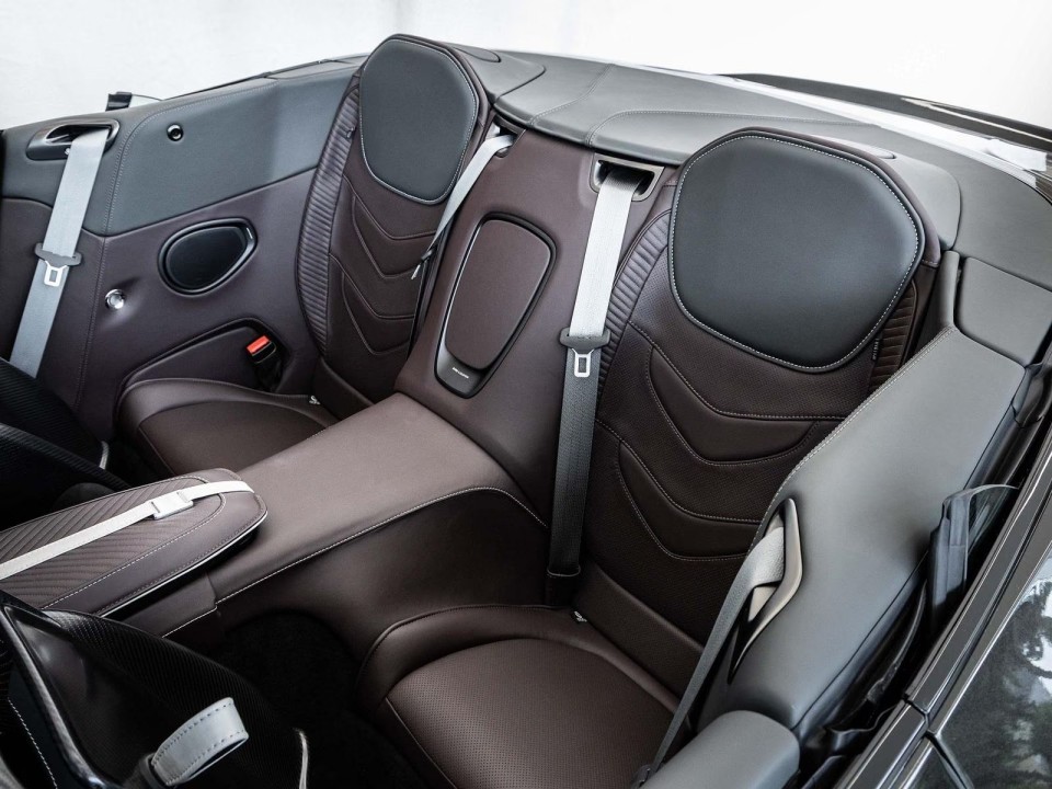 Aston Martin DBS 770 Ultimate Volante - foto 16