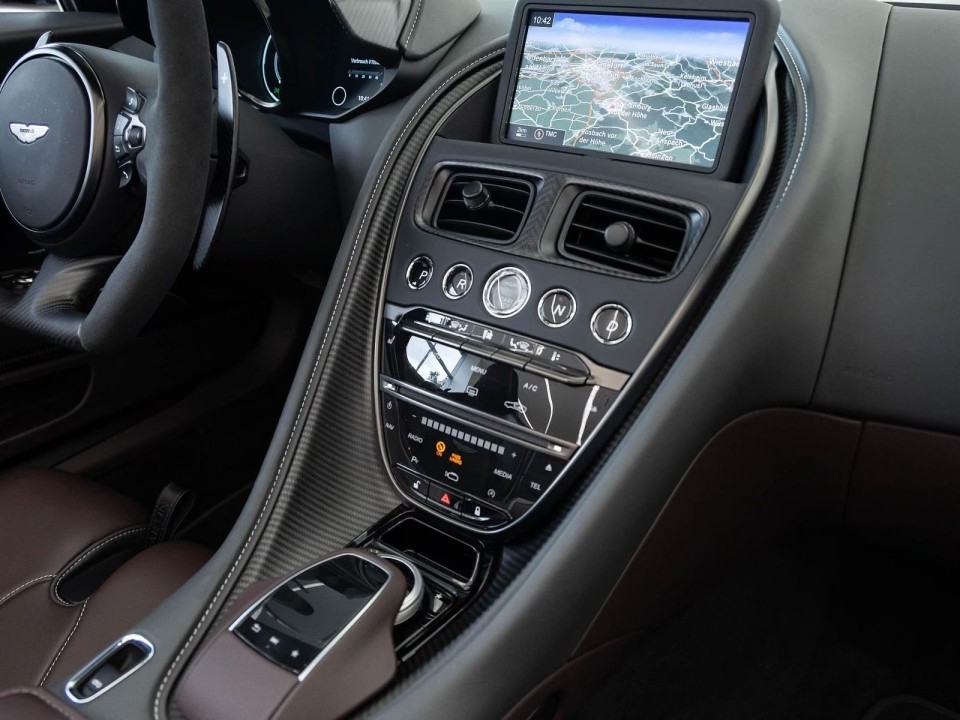 Aston Martin DBS 770 Ultimate Volante - foto 12