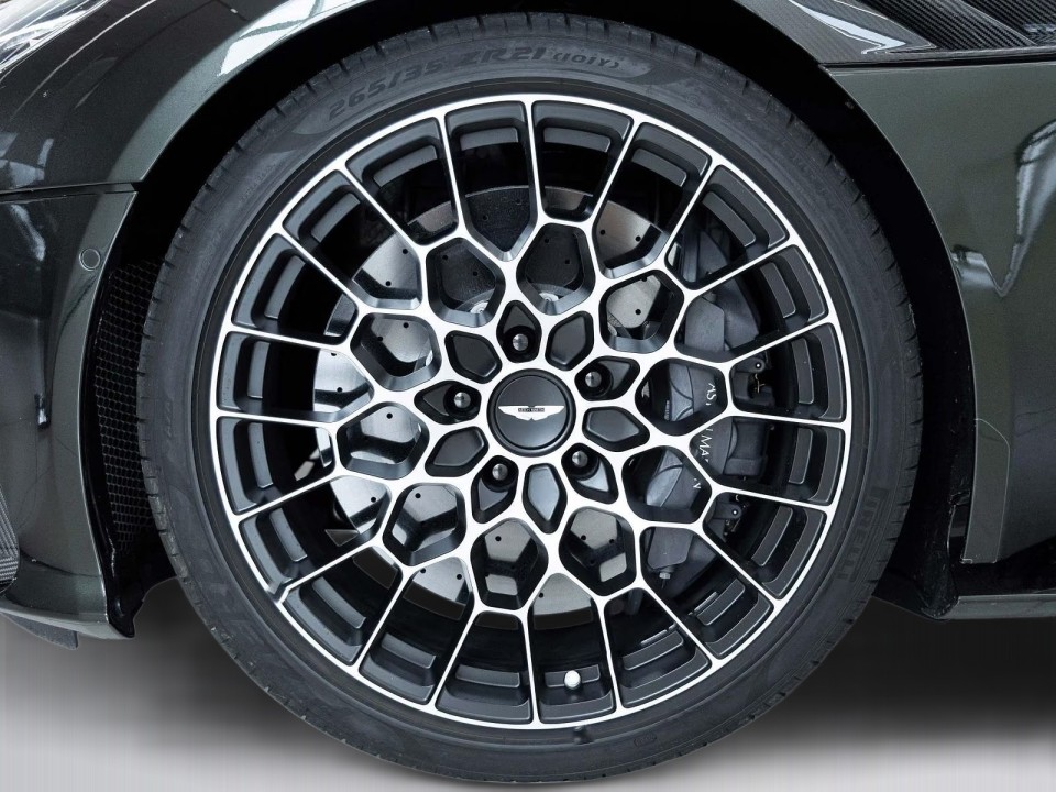 Aston Martin DBS 770 Ultimate Volante - foto 26