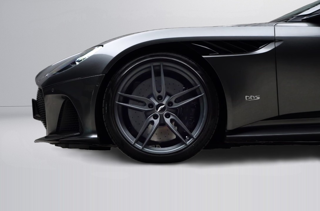 Aston Martin DBS Superleggera - foto 19