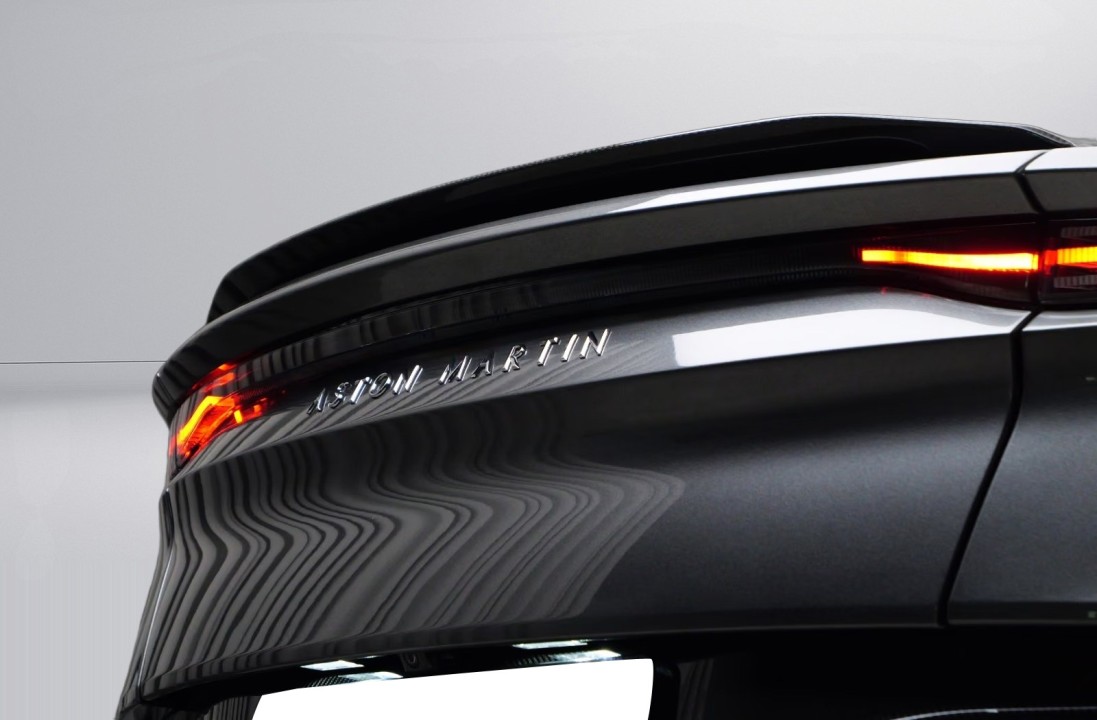 Aston Martin DBS Superleggera - foto 16