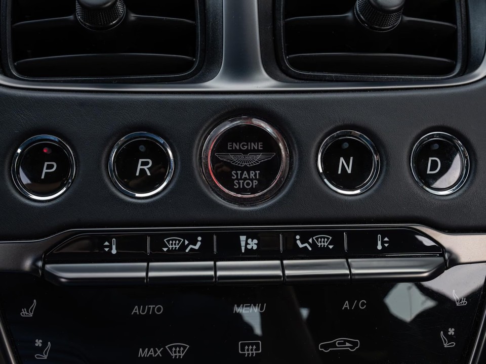 Aston Martin DBS Superleggera - foto 20