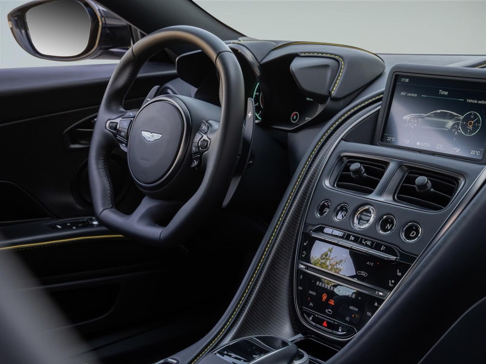 Aston Martin DBS Superleggera - foto 12