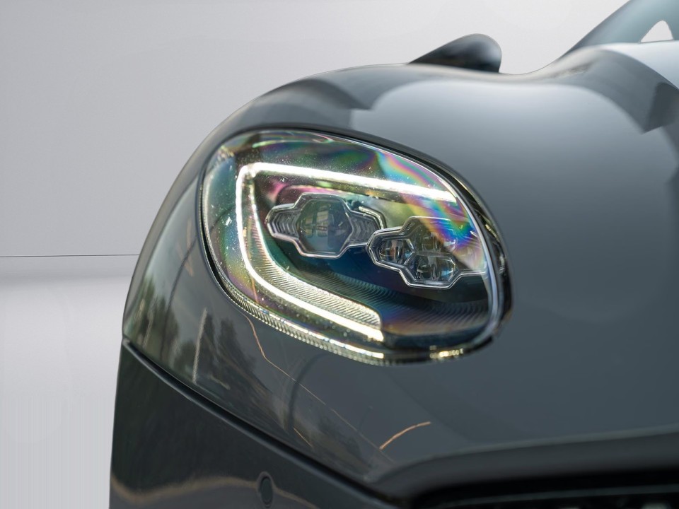 Aston Martin DBS Superleggera - foto 30