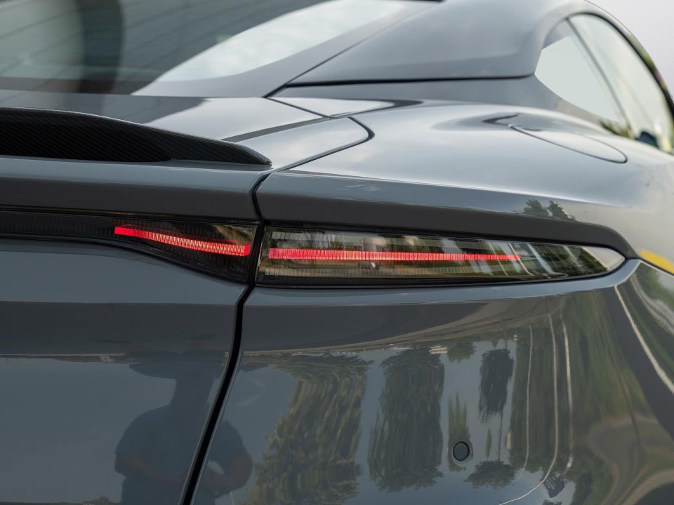 Aston Martin DBS Superleggera - foto 32