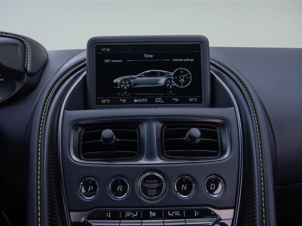 Aston Martin DBS Superleggera - foto 16