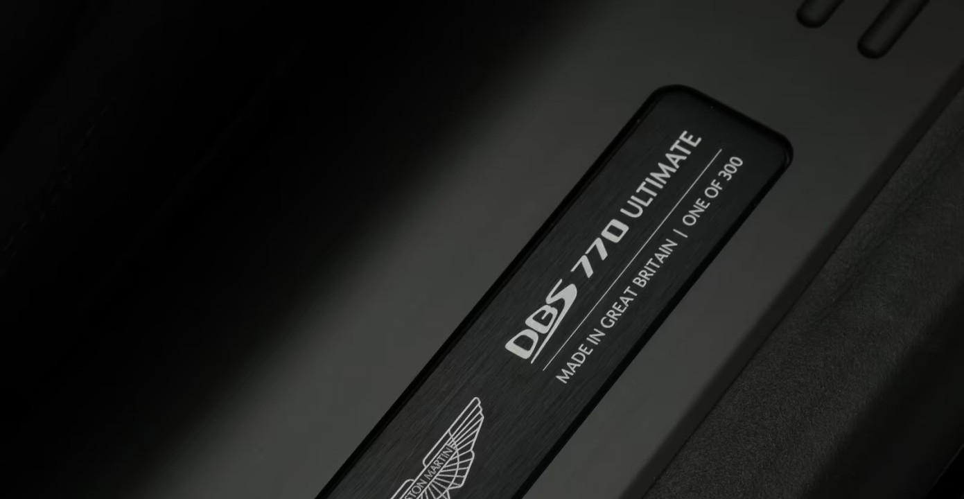 Aston Martin DBS 770 Ultimate - foto 22