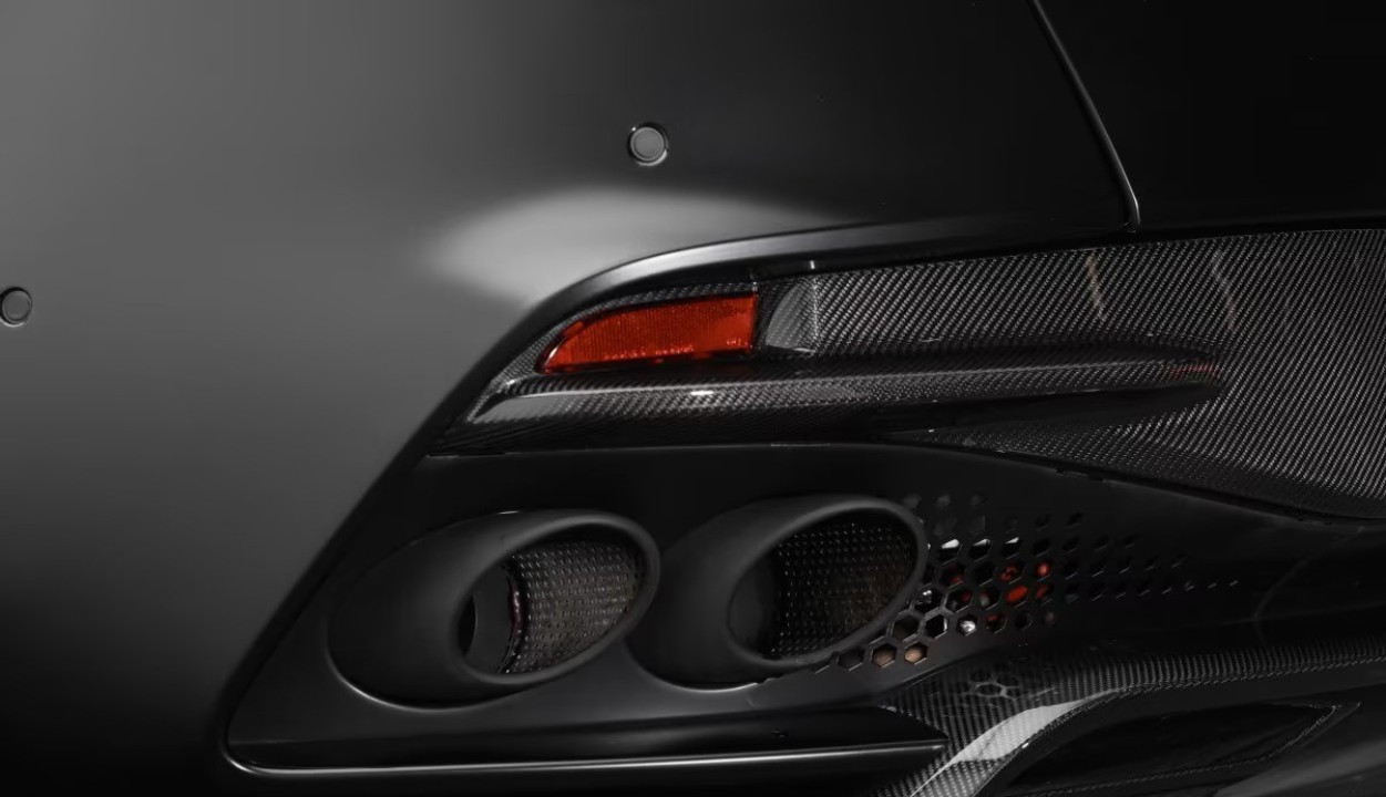 Aston Martin DBS 770 Ultimate - foto 35