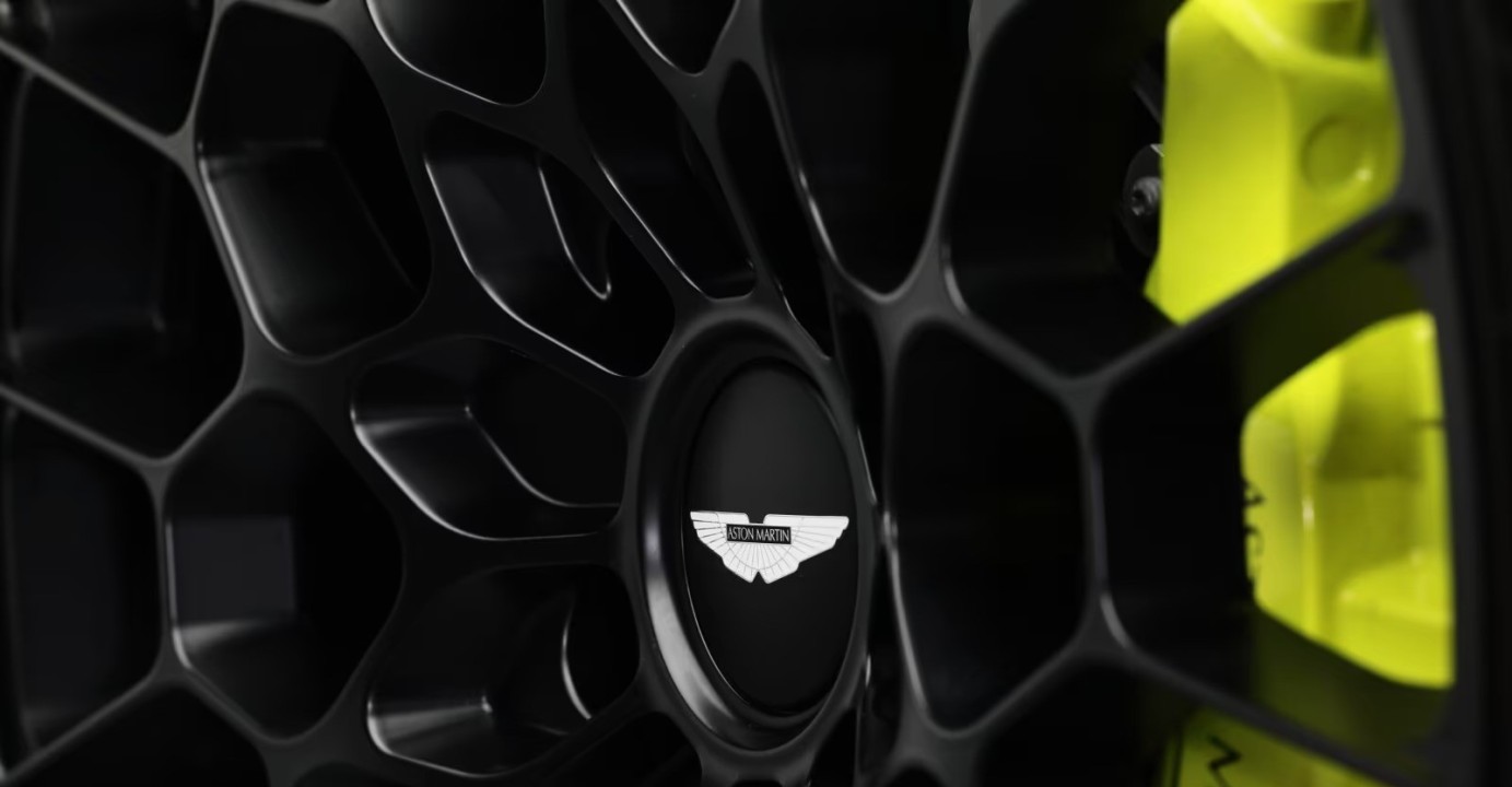 Aston Martin DBS 770 Ultimate - foto 41