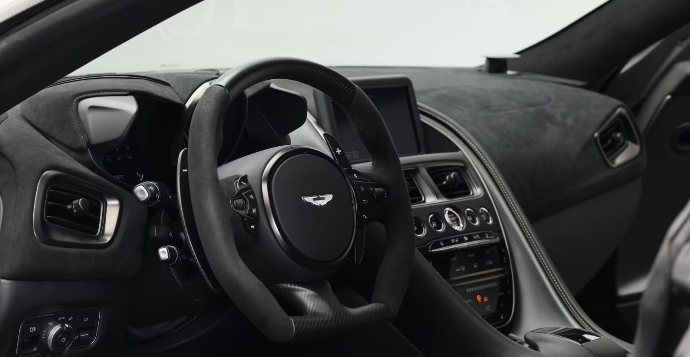 Aston Martin DBS 770 Ultimate - foto 11