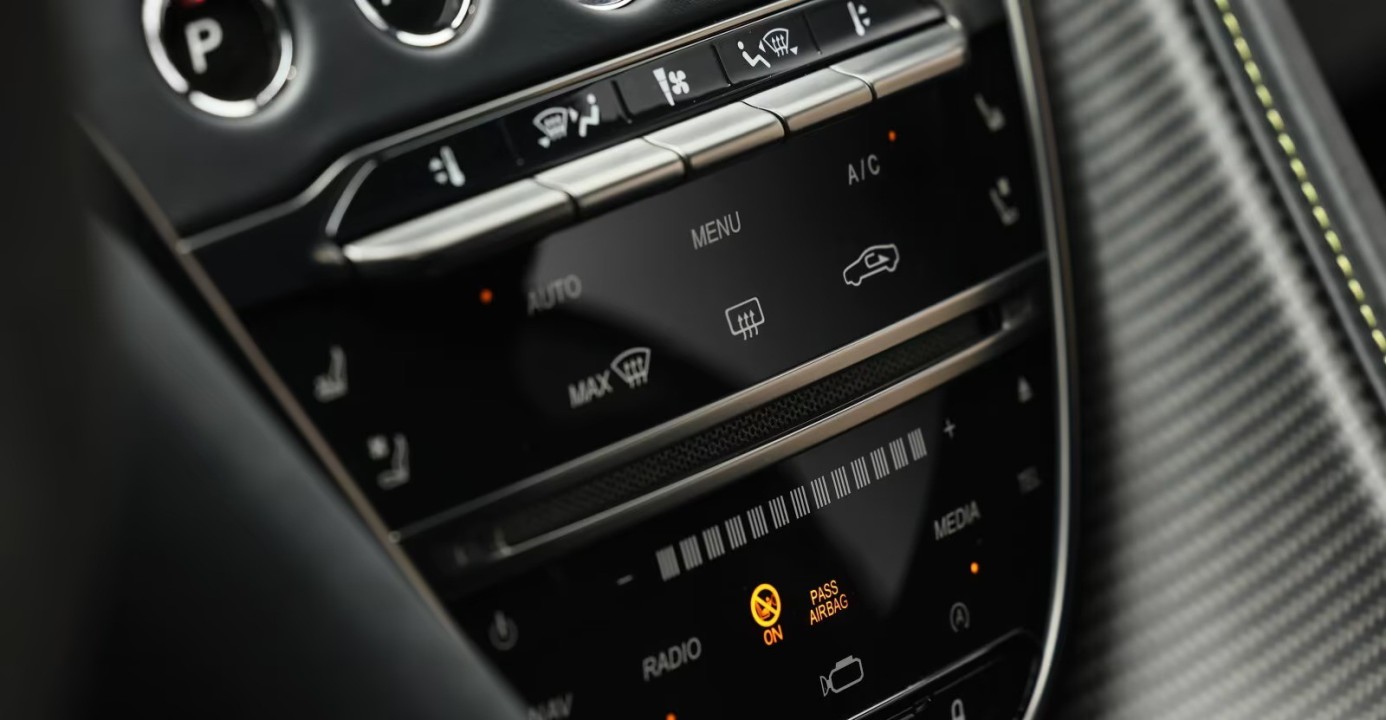 Aston Martin DBS 770 Ultimate - foto 17