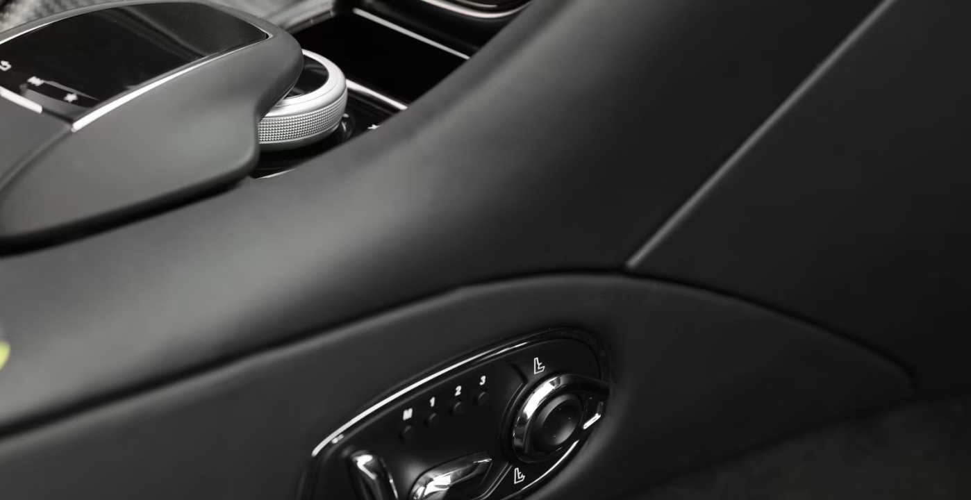 Aston Martin DBS 770 Ultimate - foto 21