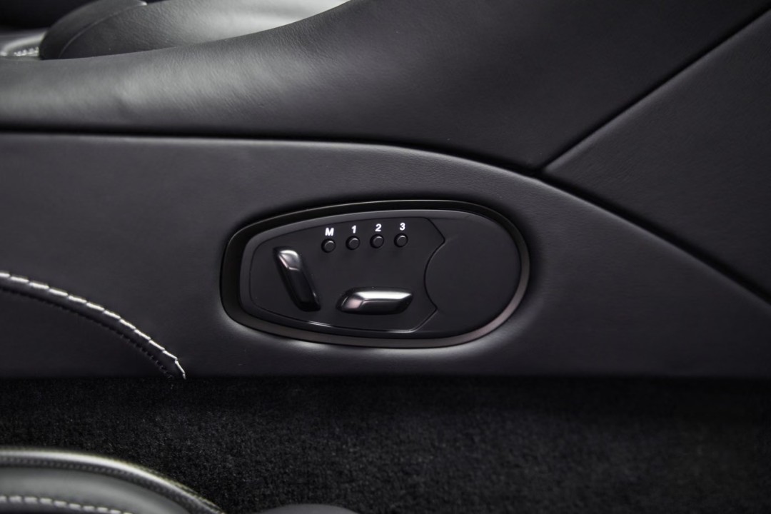 Aston Martin DBS 770 Ultimate - foto 19