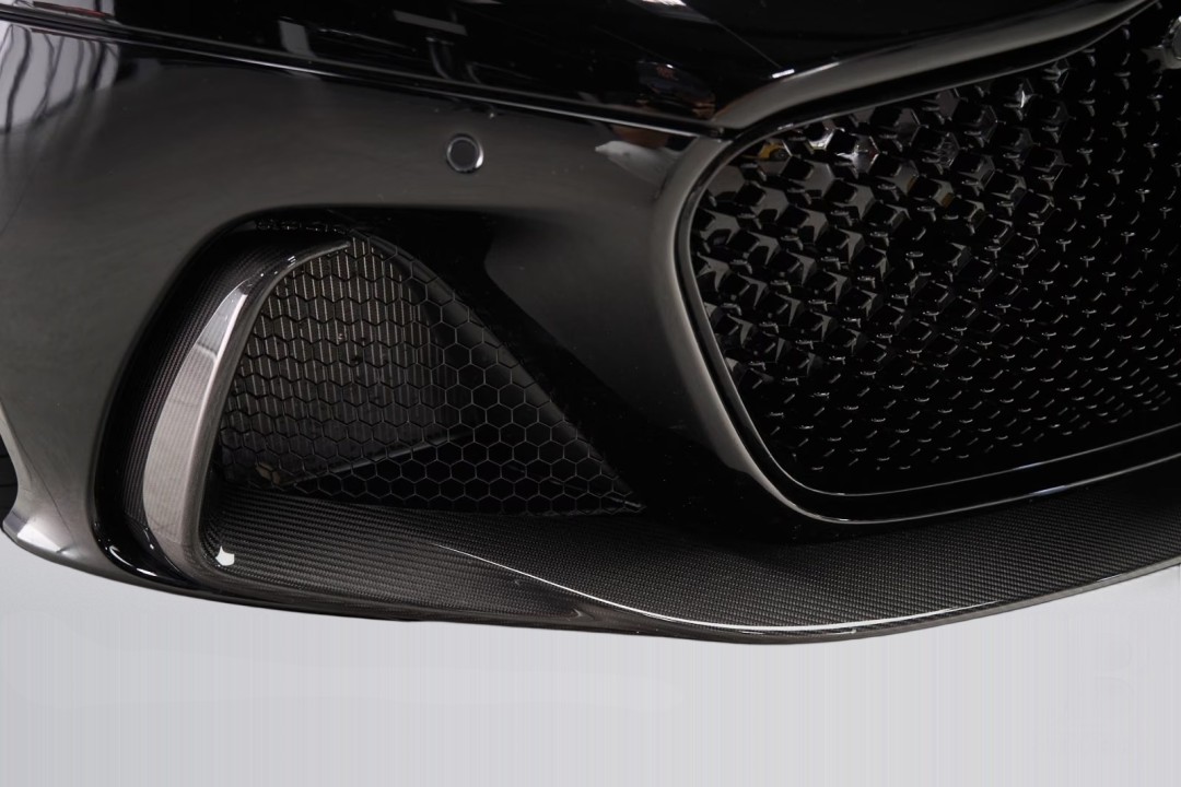 Aston Martin DBS 770 Ultimate - foto 26