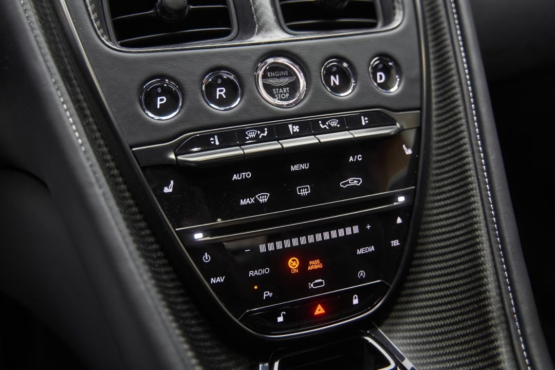 Aston Martin DBS 770 Ultimate - foto 10