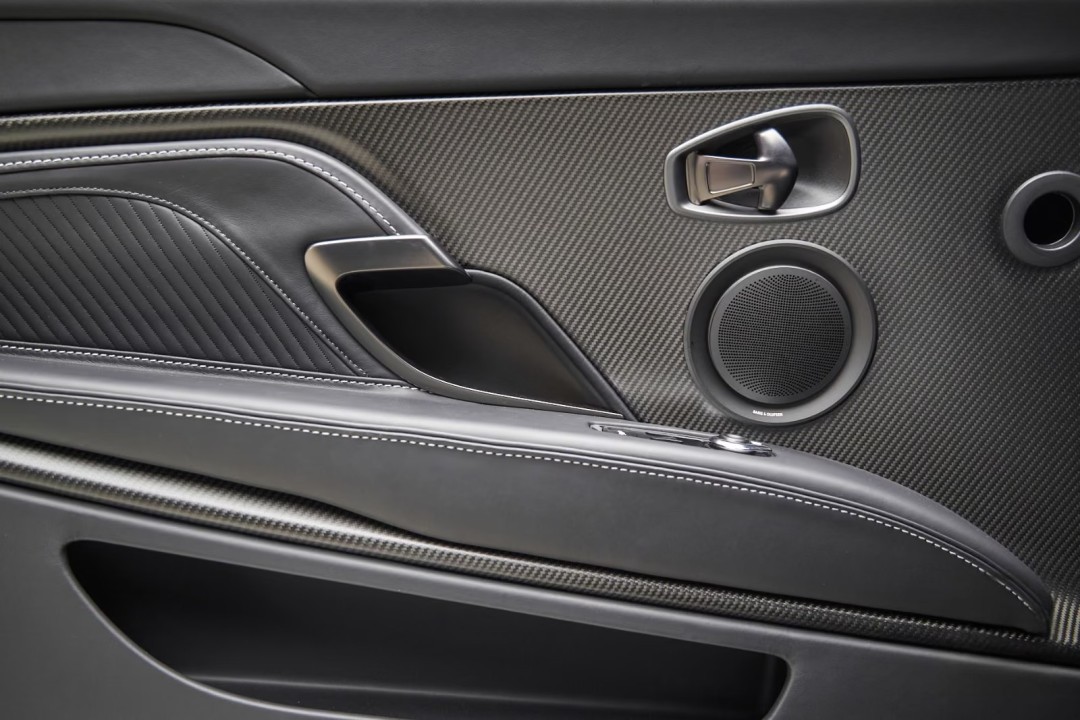 Aston Martin DBS 770 Ultimate - foto 16