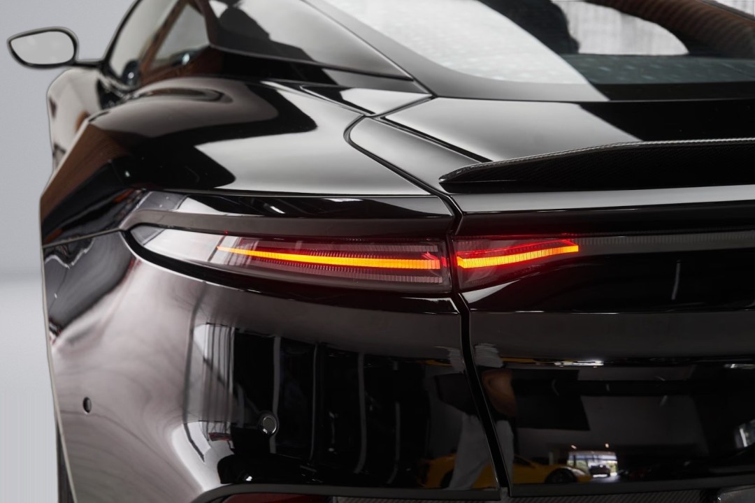 Aston Martin DBS 770 Ultimate - foto 31