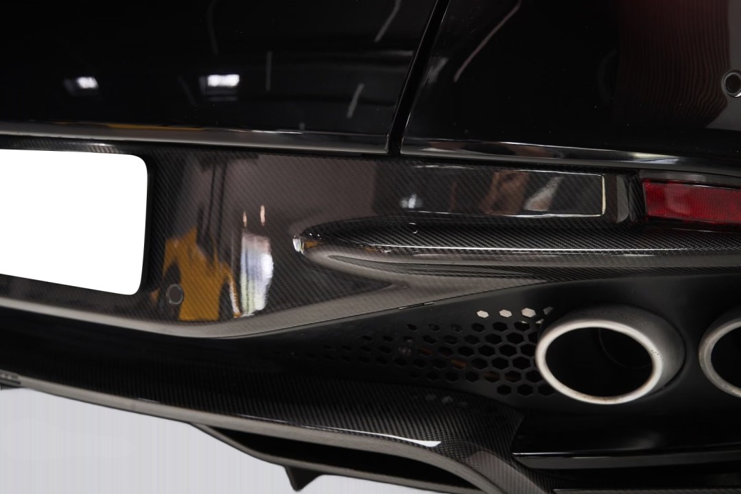 Aston Martin DBS 770 Ultimate - foto 34