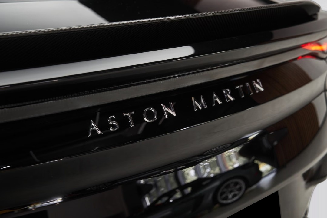 Aston Martin DBS 770 Ultimate - foto 32