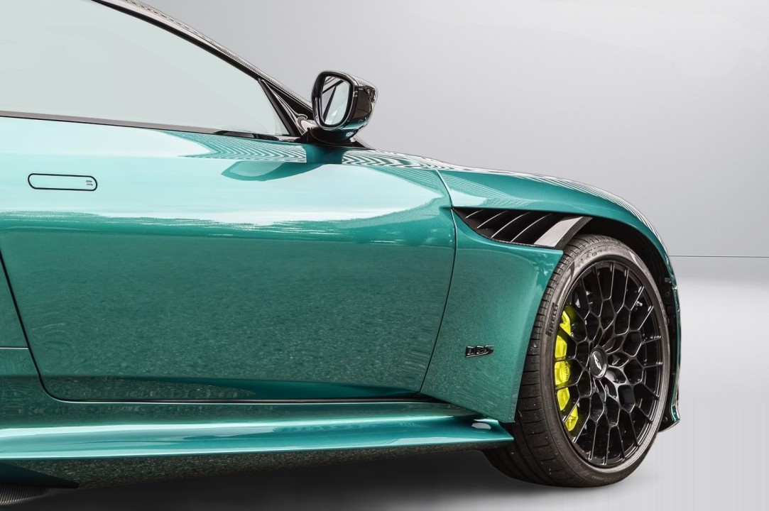 Aston Martin DBS 770 Ultimate - foto 28