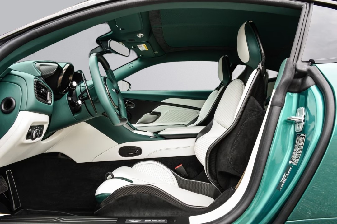 Aston Martin DBS 770 Ultimate - foto 10