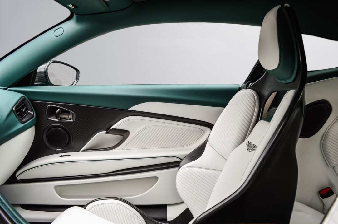 Aston Martin DBS 770 Ultimate - foto 14