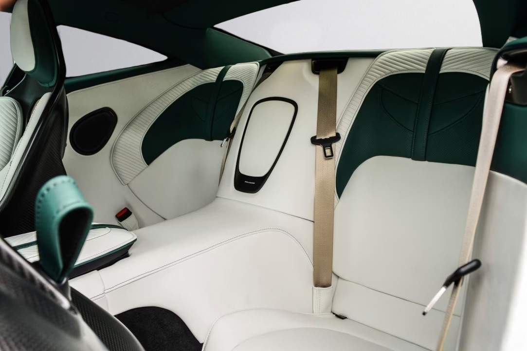 Aston Martin DBS 770 Ultimate - foto 13