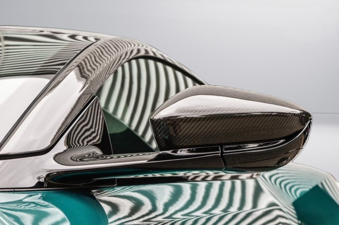 Aston Martin DBS 770 Ultimate - foto 22
