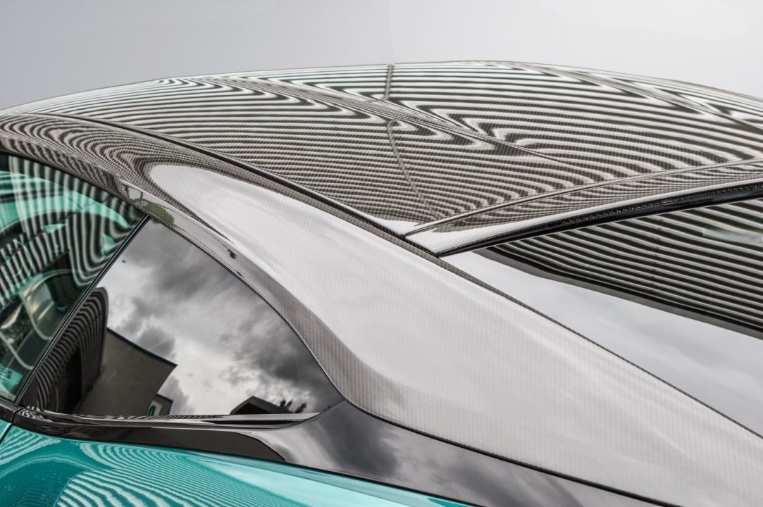 Aston Martin DBS 770 Ultimate - foto 23