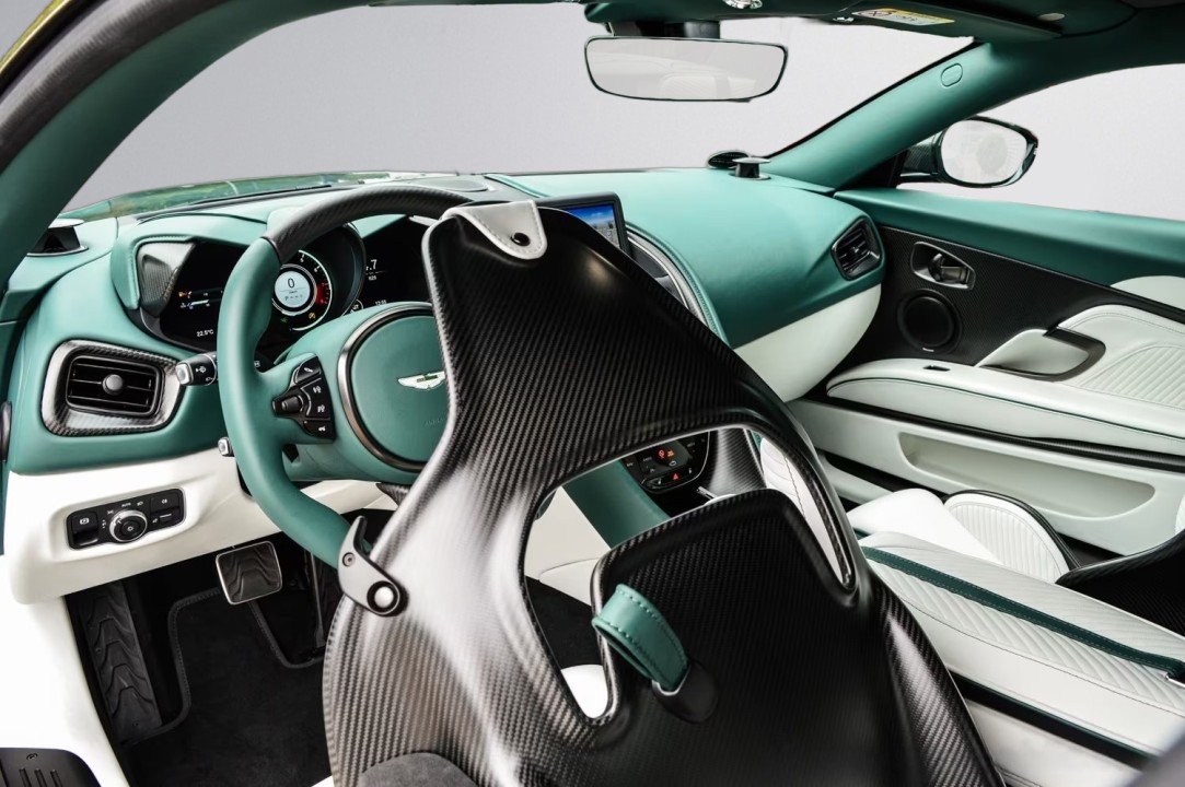 Aston Martin DBS 770 Ultimate - foto 15