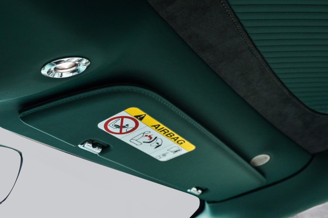Aston Martin DBS 770 Ultimate - foto 18