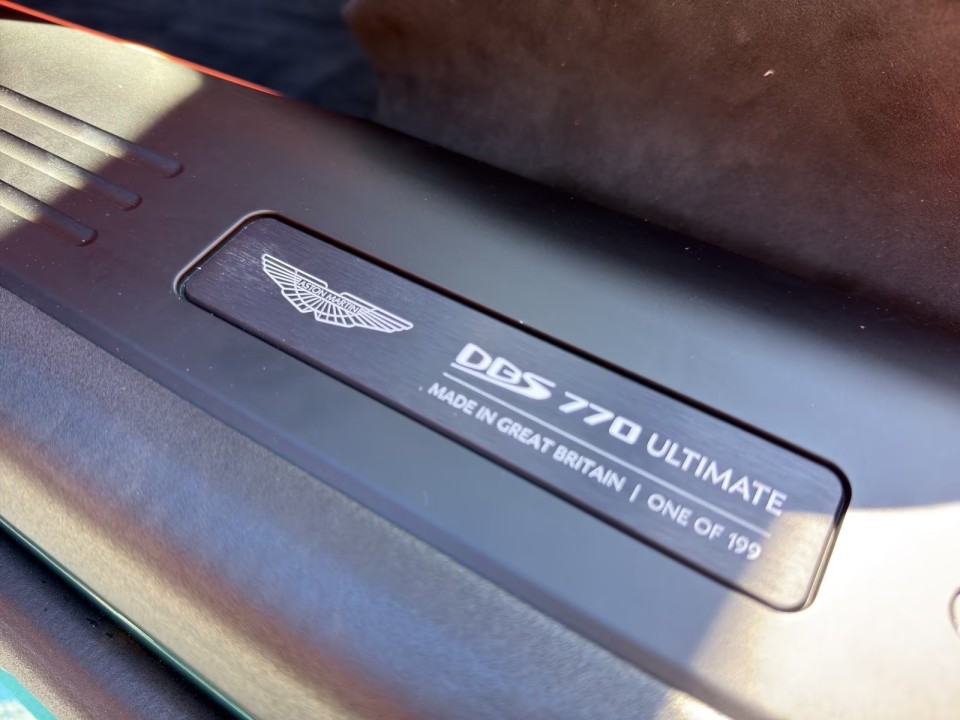 Aston Martin DBS 770 Ultimate Volante - foto 19