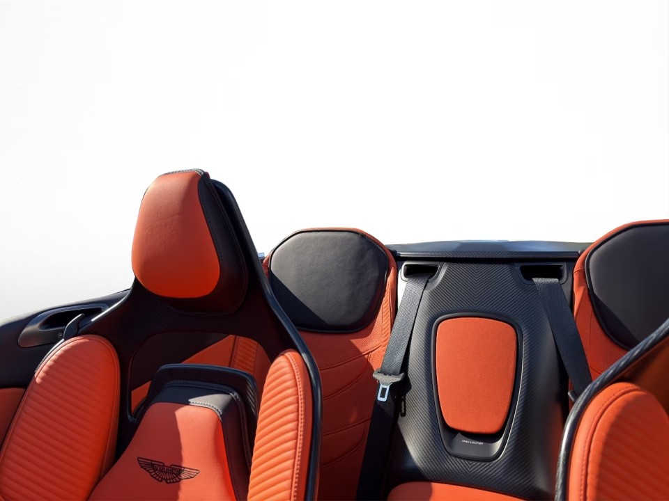 Aston Martin DBS 770 Ultimate Volante - foto 17