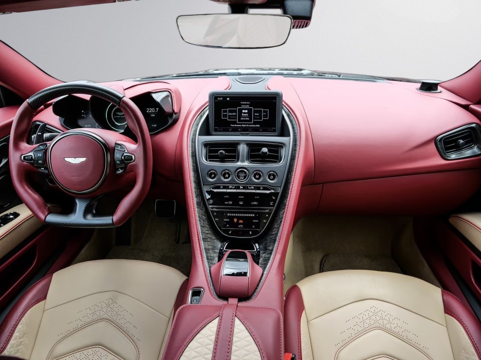 Aston Martin DBS - foto 13