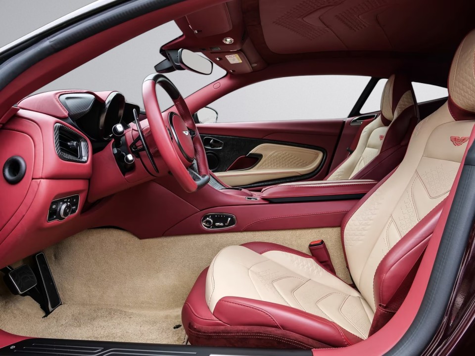 Aston Martin DBS - foto 8