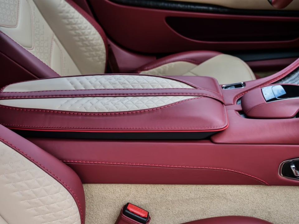 Aston Martin DBS - foto 15