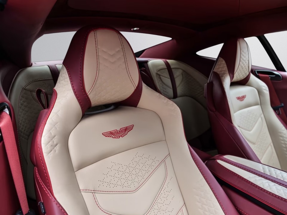 Aston Martin DBS - foto 11