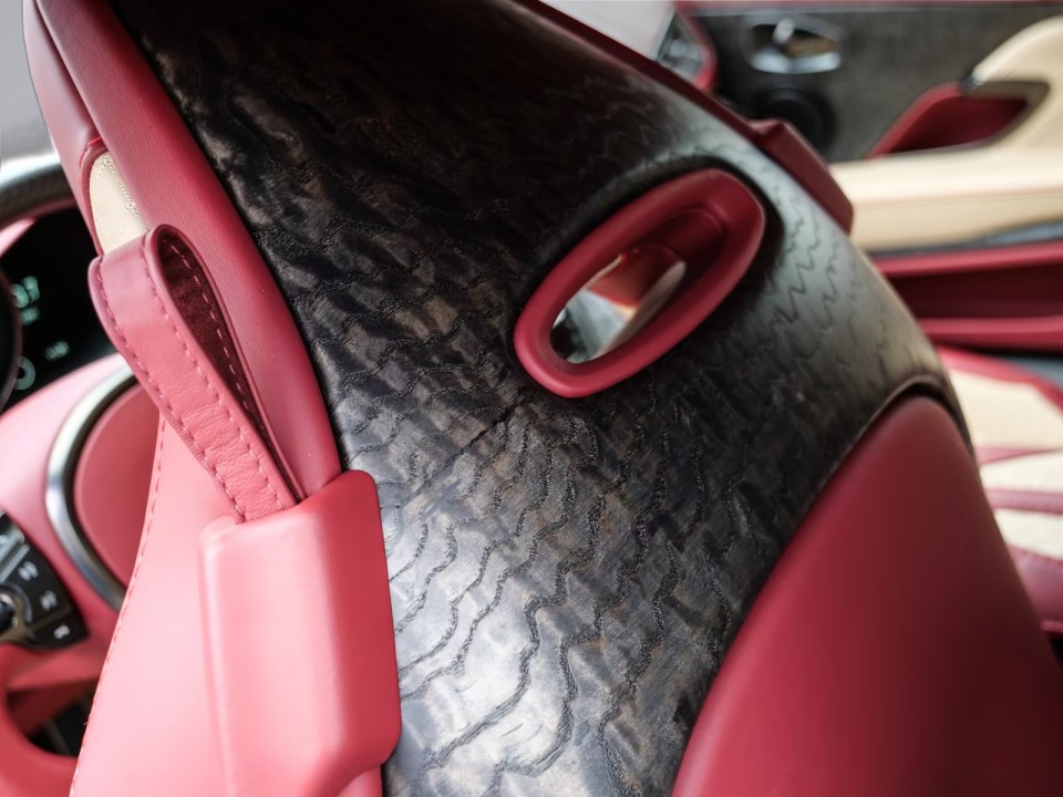 Aston Martin DBS - foto 19