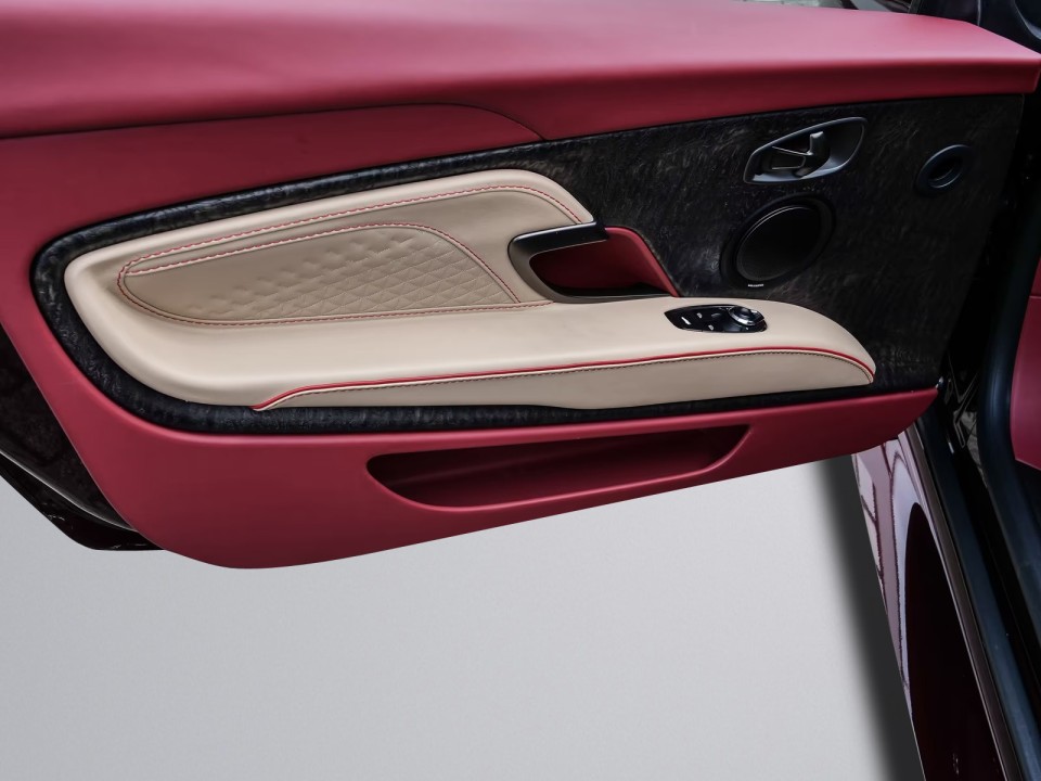 Aston Martin DBS - foto 21