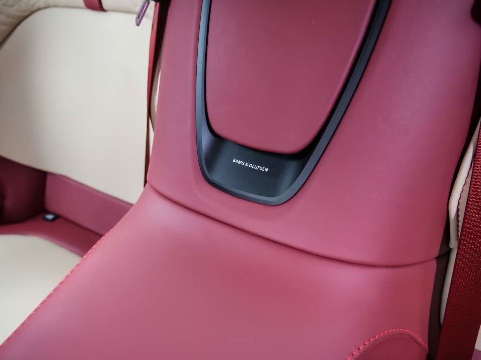 Aston Martin DBS - foto 16