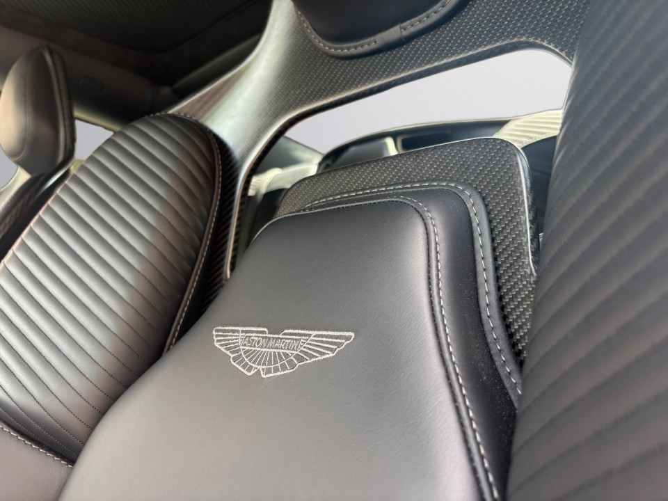 Aston Martin DBS 770 Ultimate - foto 15