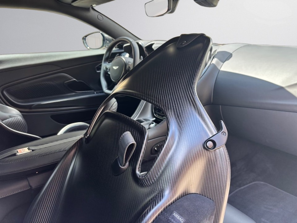 Aston Martin DBS 770 Ultimate - foto 10