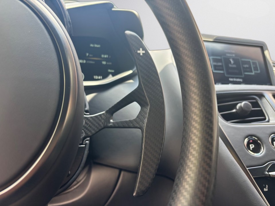 Aston Martin DBS 770 Ultimate - foto 19