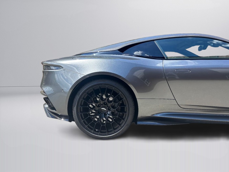 Aston Martin DBS 770 Ultimate - foto 33