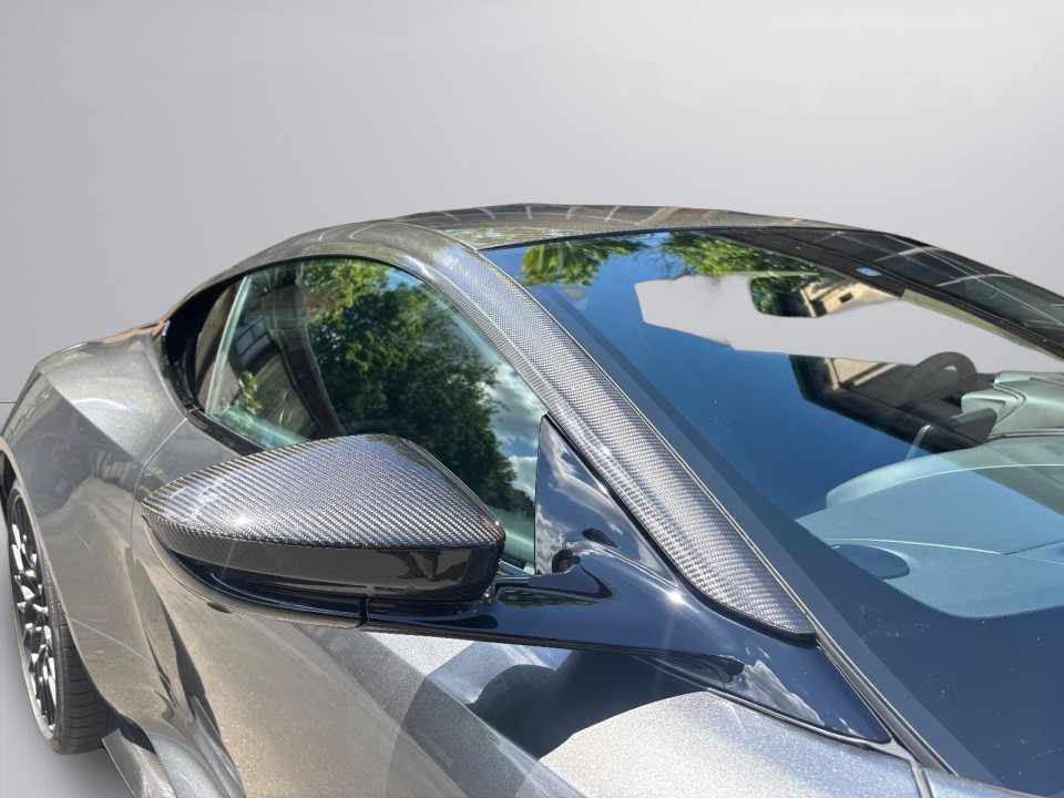 Aston Martin DBS 770 Ultimate - foto 31