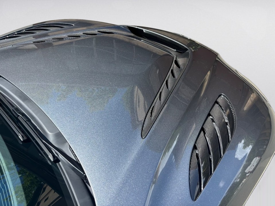 Aston Martin DBS 770 Ultimate - foto 27