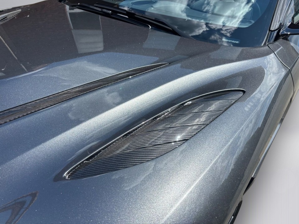 Aston Martin DBS 770 Ultimate - foto 28