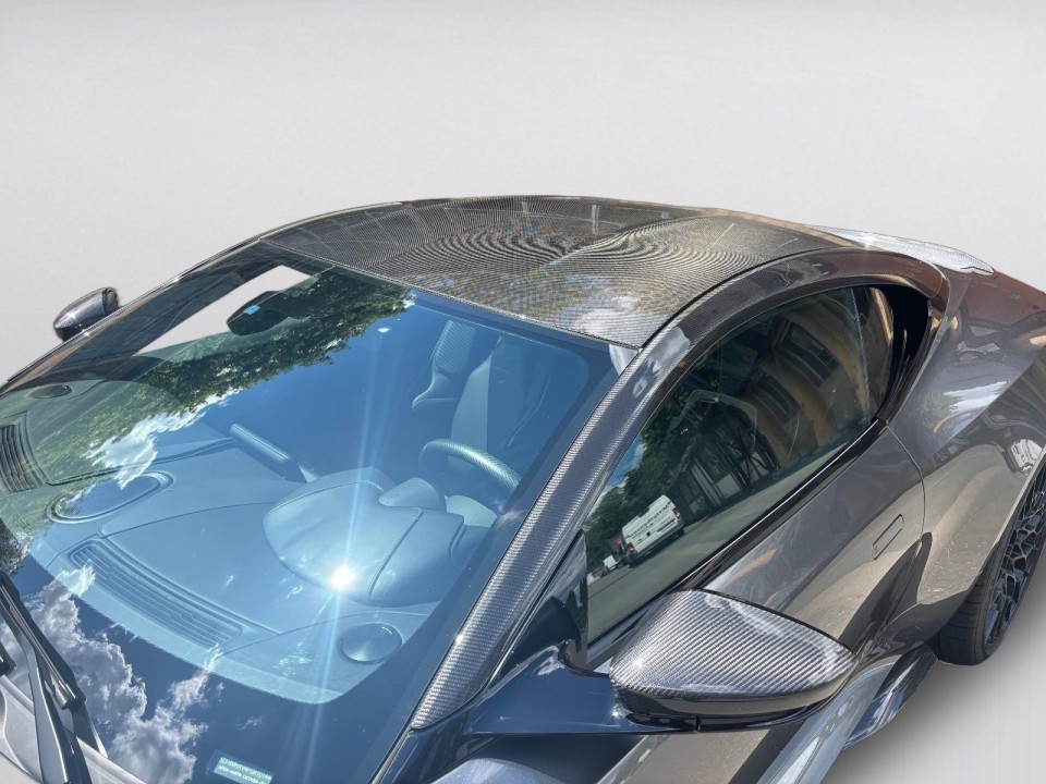 Aston Martin DBS 770 Ultimate - foto 30