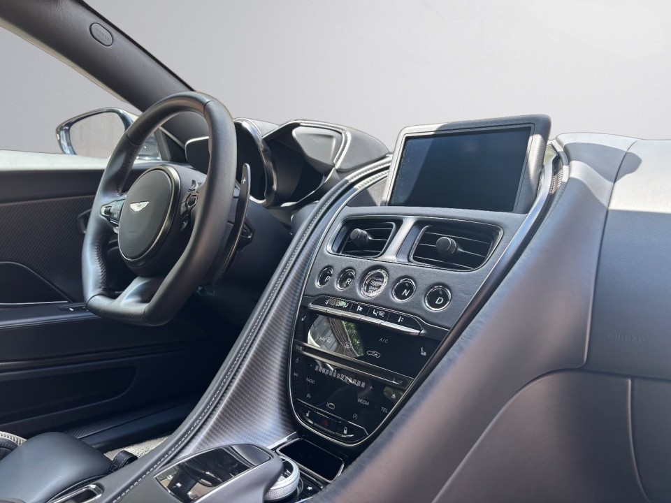 Aston Martin DBS 770 Ultimate - foto 8