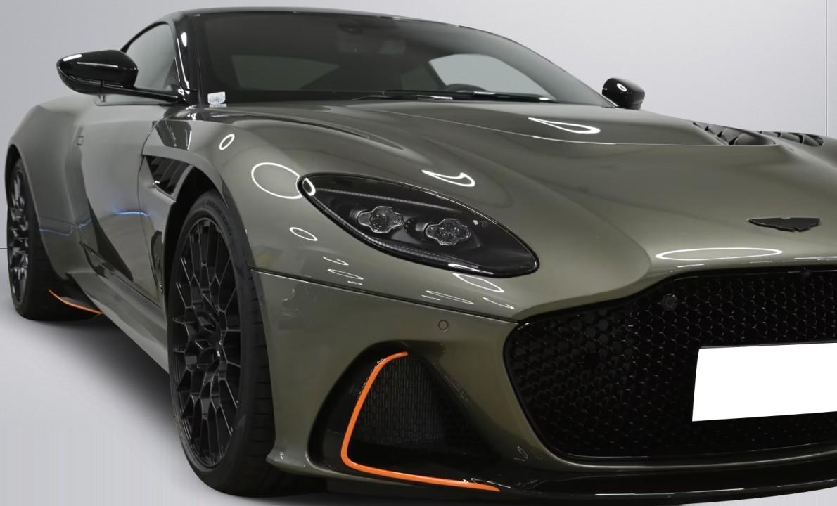 Aston Martin DBS 770 Ultimate - foto 18